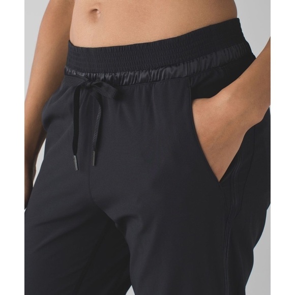 LULULEMON &go On The Go Jogger Black Trouser Joggers 4 - Picture 8 of 8